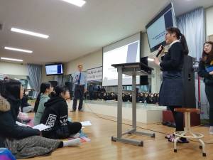 Vicky Lee speaks at Hayang Girls High School