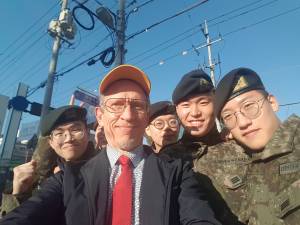 me and 5 Korean paratroopers