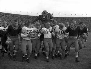 Bernie Bierman carried off field by Minnesota football players