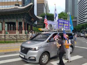 right-wing protesters at Gwanghwamun Plaza