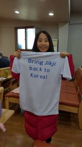 Peter's daughter gets a T-shirt, Jan. 2020